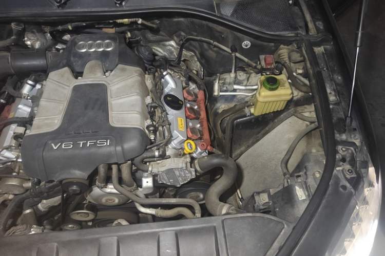 Used Audi Q7 2015 35 TFSI Sport Edition Engine Bay Left