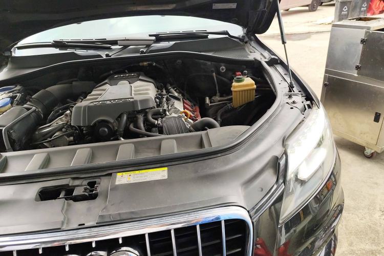 Used Audi Q7 2015 35 TFSI Sport Edition Engine Bay Left