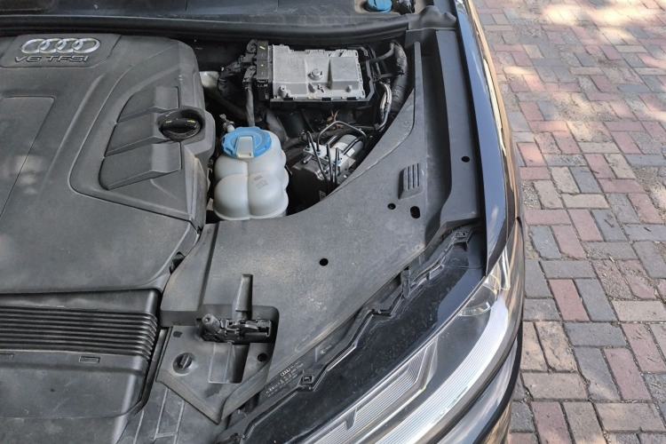 Used Audi Q7  Engine Bay Left