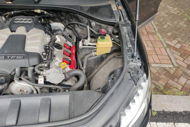 Used Audi Q7 2015 35 TFSI Ambition Edition Engine Bay Left