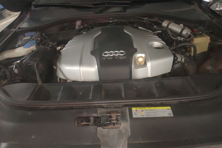 Used Audi Q7 2015 35 TDI Excellence Edition Engine Bay