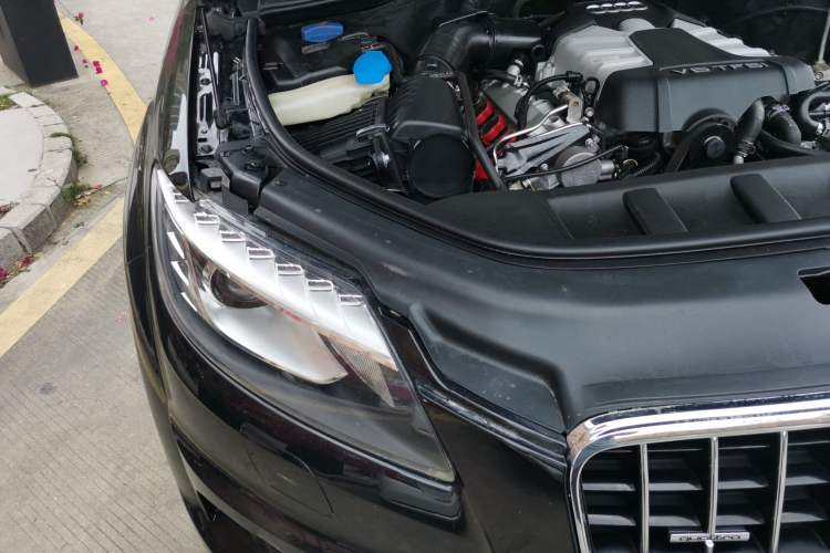 Used Audi Q7 2015 35 TFSI Ambition Edition Engine Bay Right
