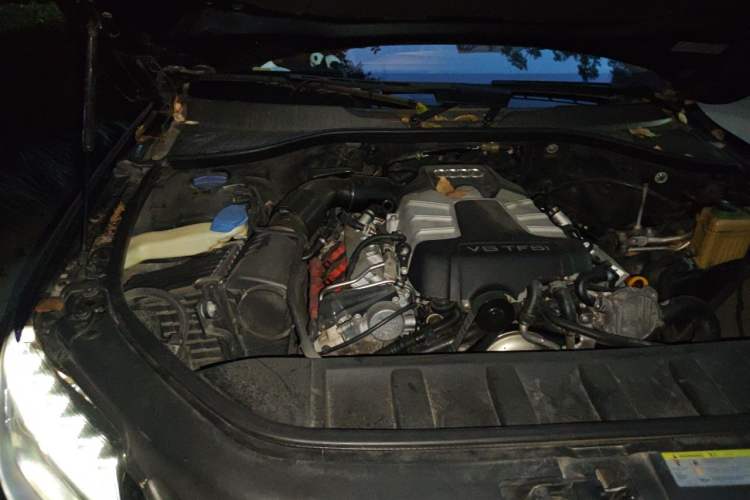 Used Audi Q7 2015 35 TFSI Ambition Edition Engine Bay Right