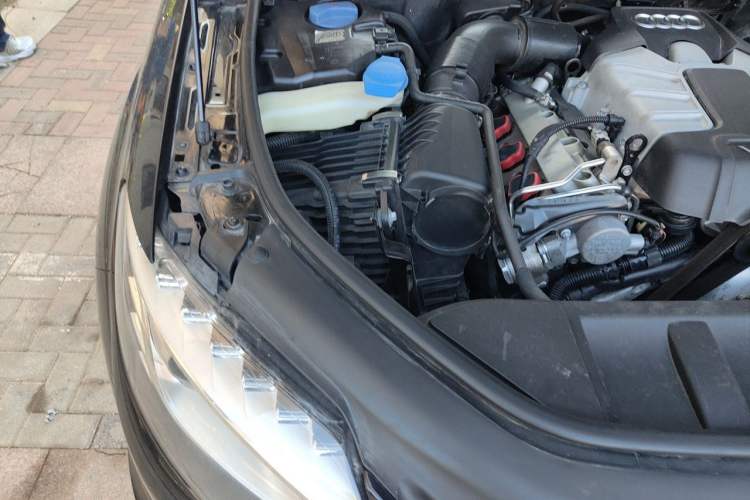 Used Audi Q7 2015 35 TFSI Sport Edition Engine Bay Right
