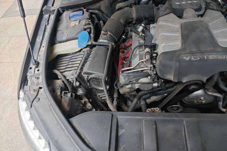 Used Audi Q7 2015 35 TFSI Ambition Edition Engine Bay Right