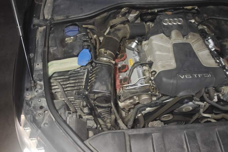 Used Audi Q7 2015 35 TFSI Sport Edition Engine Bay Right