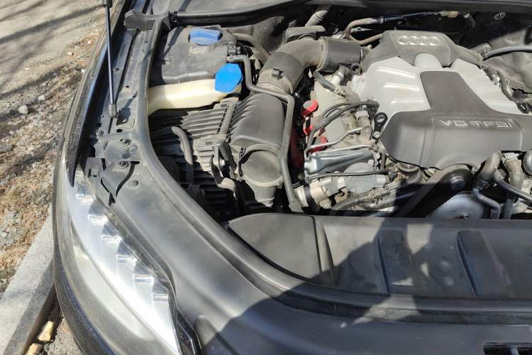 Used Audi Q7 2015 35 TFSI Ambition Edition Engine Bay Right