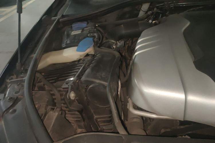 Used Audi Q7 2015 35 TDI Excellence Edition Engine Bay Right