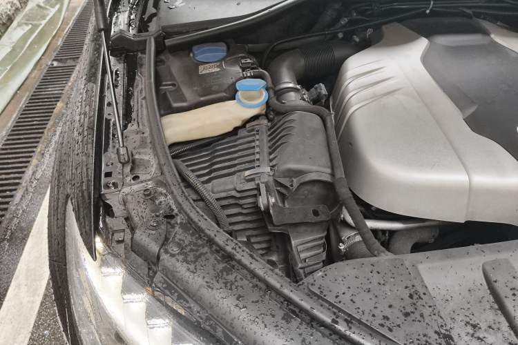Used Audi Q7 2015 35 TDI Excellence Edition Engine Bay Right