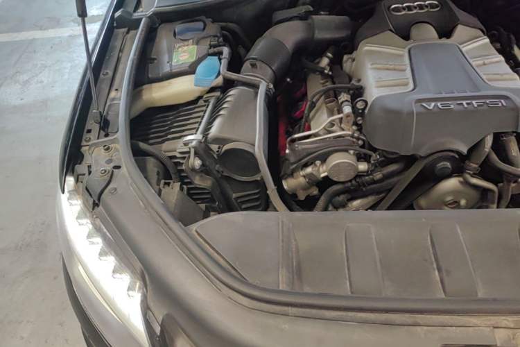 Used Audi Q7 2015 35 TFSI Sport Edition Engine Bay Right