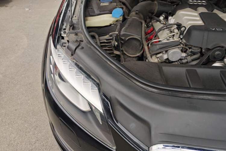 Used Audi Q7 2015 35 TFSI Ambition Edition Engine Bay Right