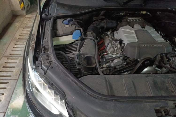 Used Audi Q7 2015 35 TFSI Ambition Edition Engine Bay Right