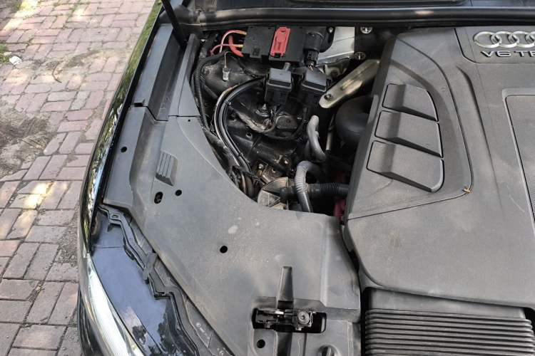 Used Audi Q7  Engine Bay Right