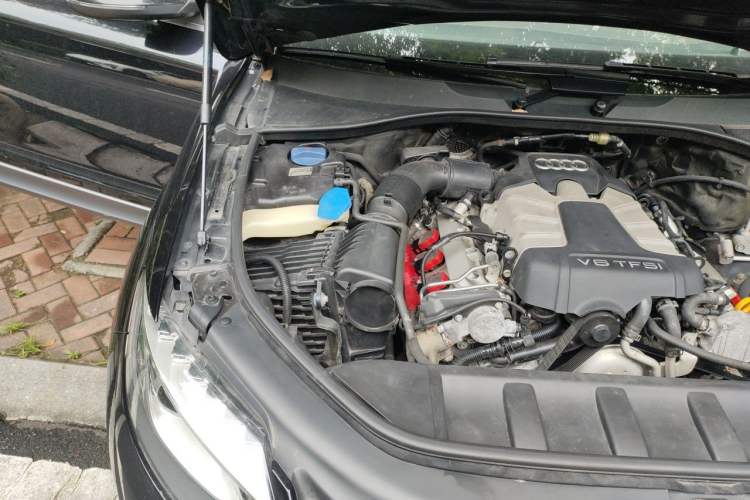 Used Audi Q7 2015 35 TFSI Ambition Edition Engine Bay Right