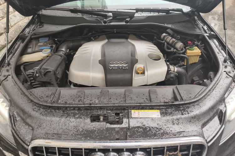 Used Audi Q7 2015 35 TDI Excellence Edition Engine Bay