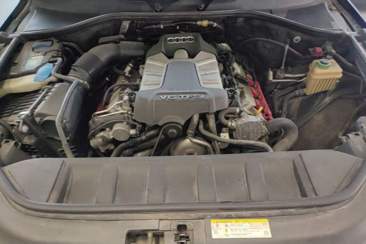 Used Audi Q7 2015 35 TFSI Sport Edition Engine Bay