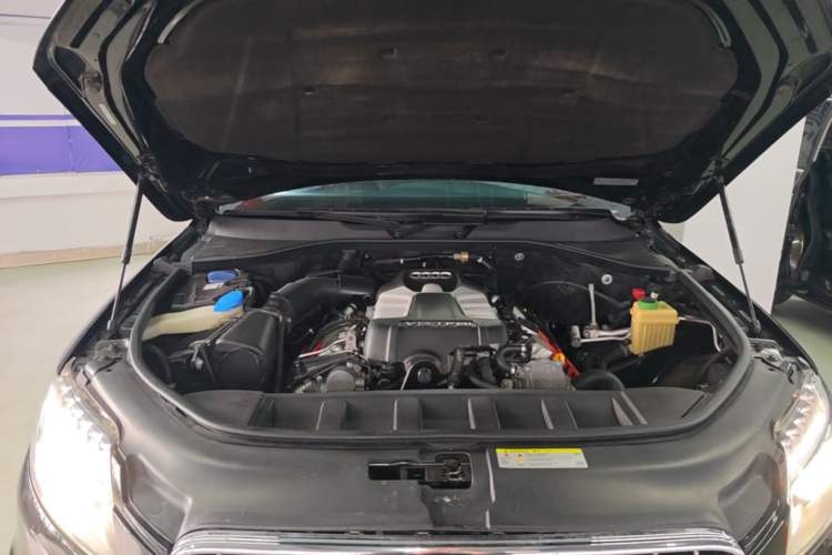Used Audi Q7 2015 35 TFSI Sport Edition Engine Bay
