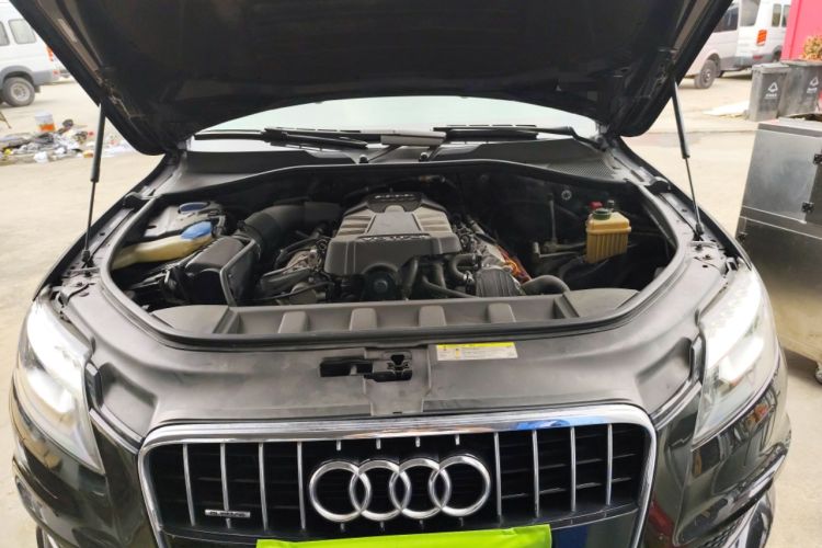 Used Audi Q7 2015 35 TFSI Sport Edition Engine Bay