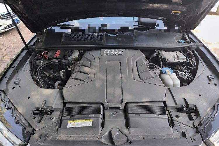 Used Audi Q7  Engine Bay