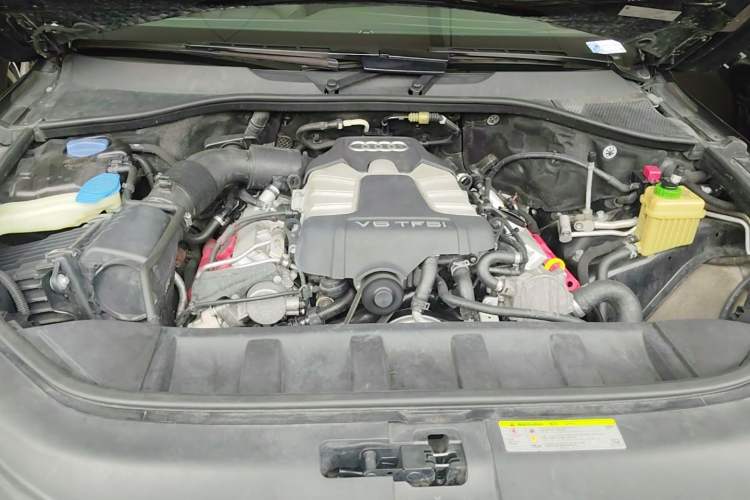 Used Audi Q7 2015 40 TFSI Collector's Edition Engine Bay