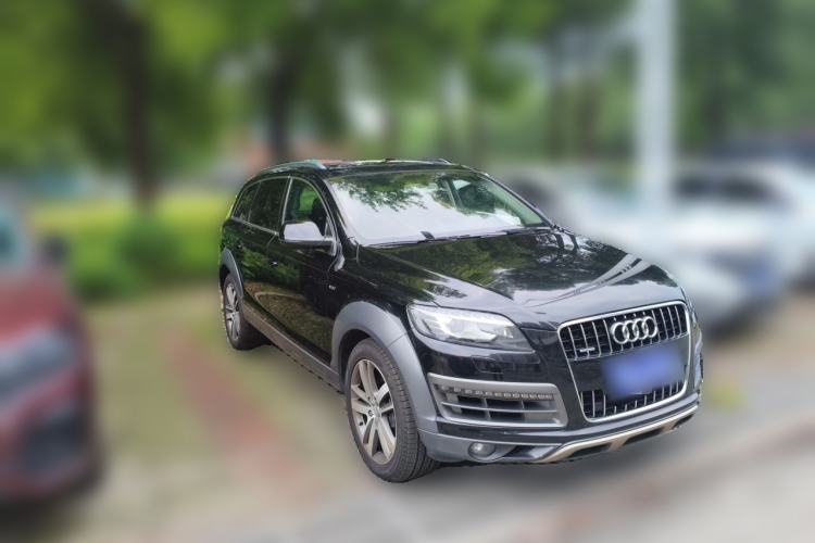 Used Audi Q7 2015 40 TFSI Collector's Edition Front Right 45 Deg