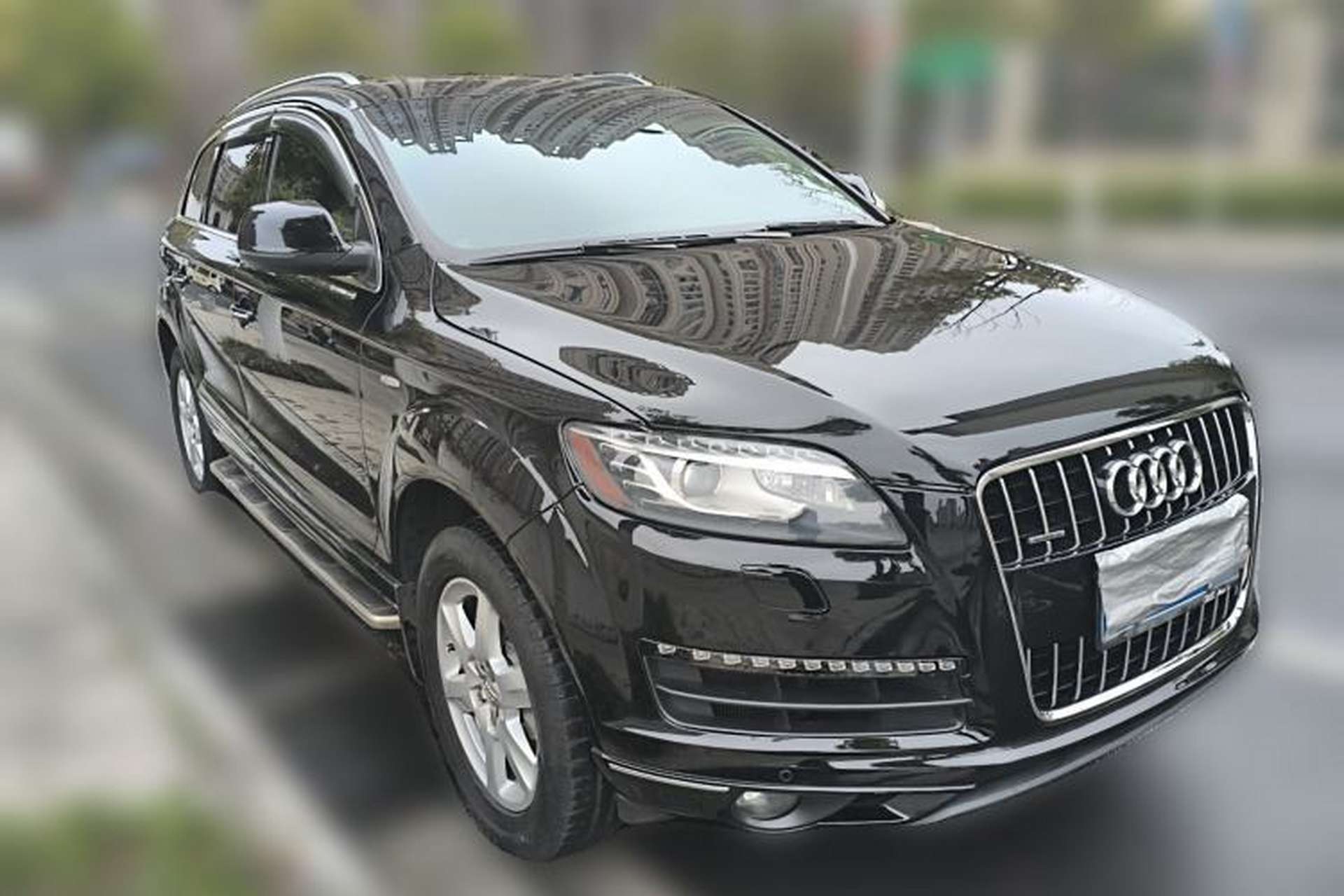 Used Audi Q7  Front Right 45 Deg
