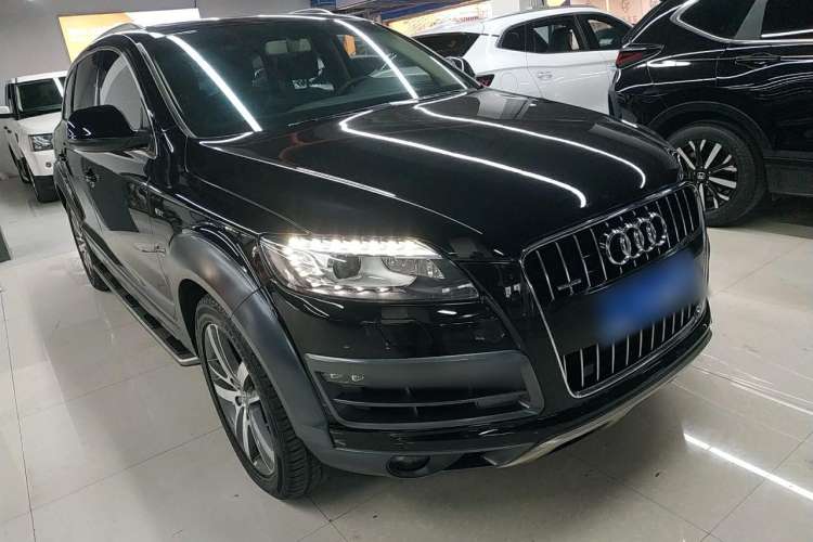 Used Audi Q7 2015 40 TFSI Collector's Edition Front Right 45 Deg