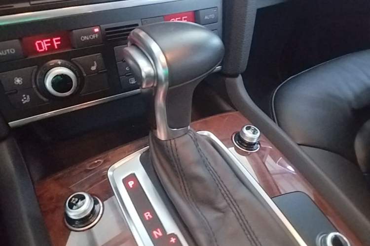 Used Audi Q7 2015 35 TFSI Ambition Edition Gear Lever