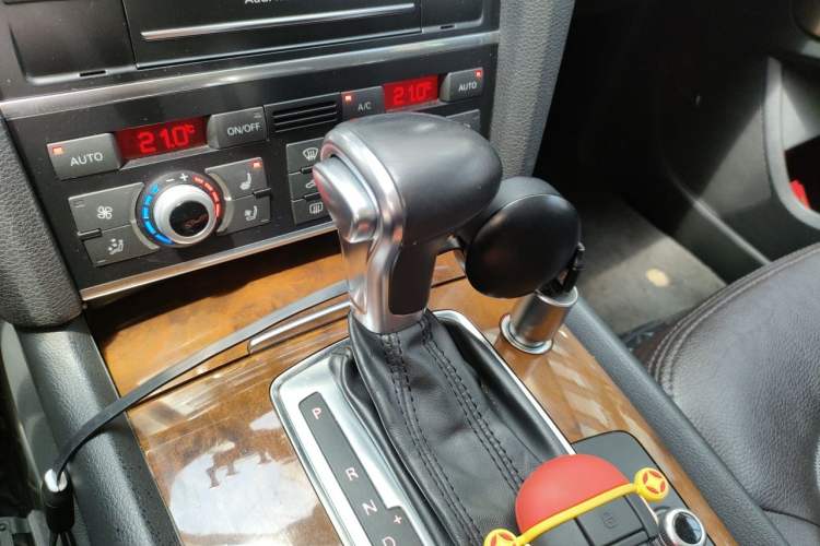 Used Audi Q7 2015 40 TFSI Collector's Edition Gear Lever