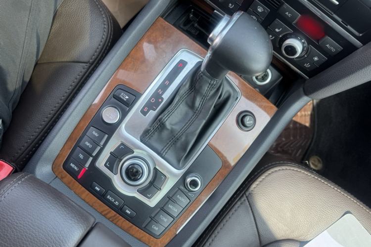 Used Audi Q7 2015 40 TFSI Collector's Edition Gear Lever