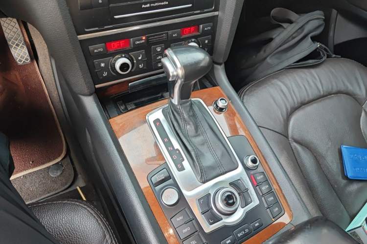 Used Audi Q7 2015 40 TFSI Collector's Edition Gear Lever