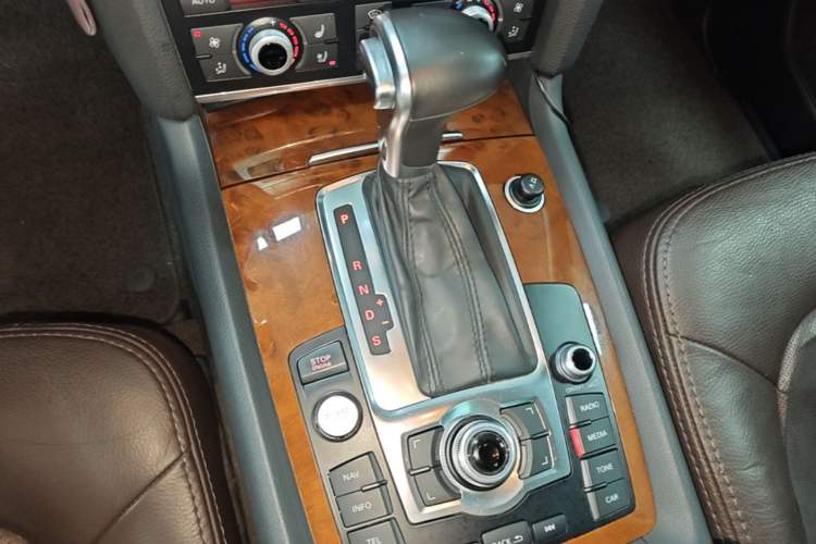 Used Audi Q7 2015 35 TFSI Ambition Edition Gear Lever