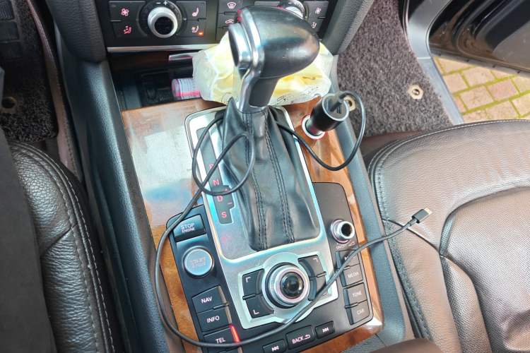 Used Audi Q7 2015 35 TFSI Ambition Edition Gear Lever