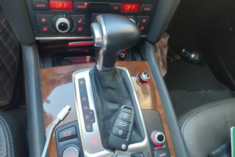 Used Audi Q7 2015 35 TFSI Sport Edition Gear Lever