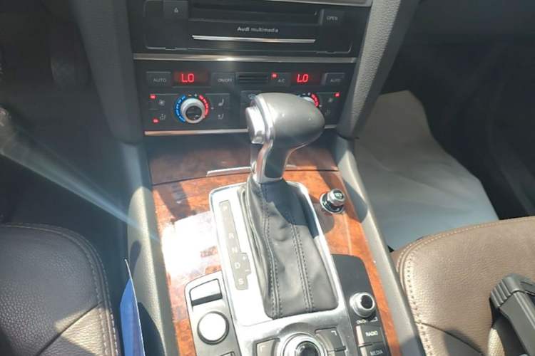 Used Audi Q7 2015 35 TFSI Ambition Edition Gear Lever