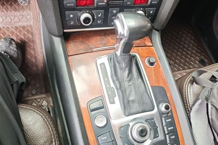Used Audi Q7 2015 35 TFSI Ambition Edition Gear Lever
