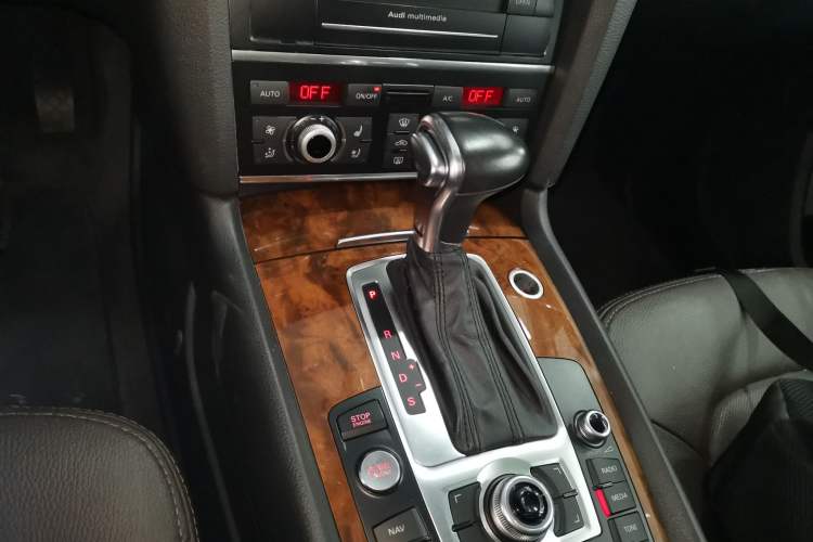 Used Audi Q7 2015 35 TFSI Ambition Edition Gear Lever