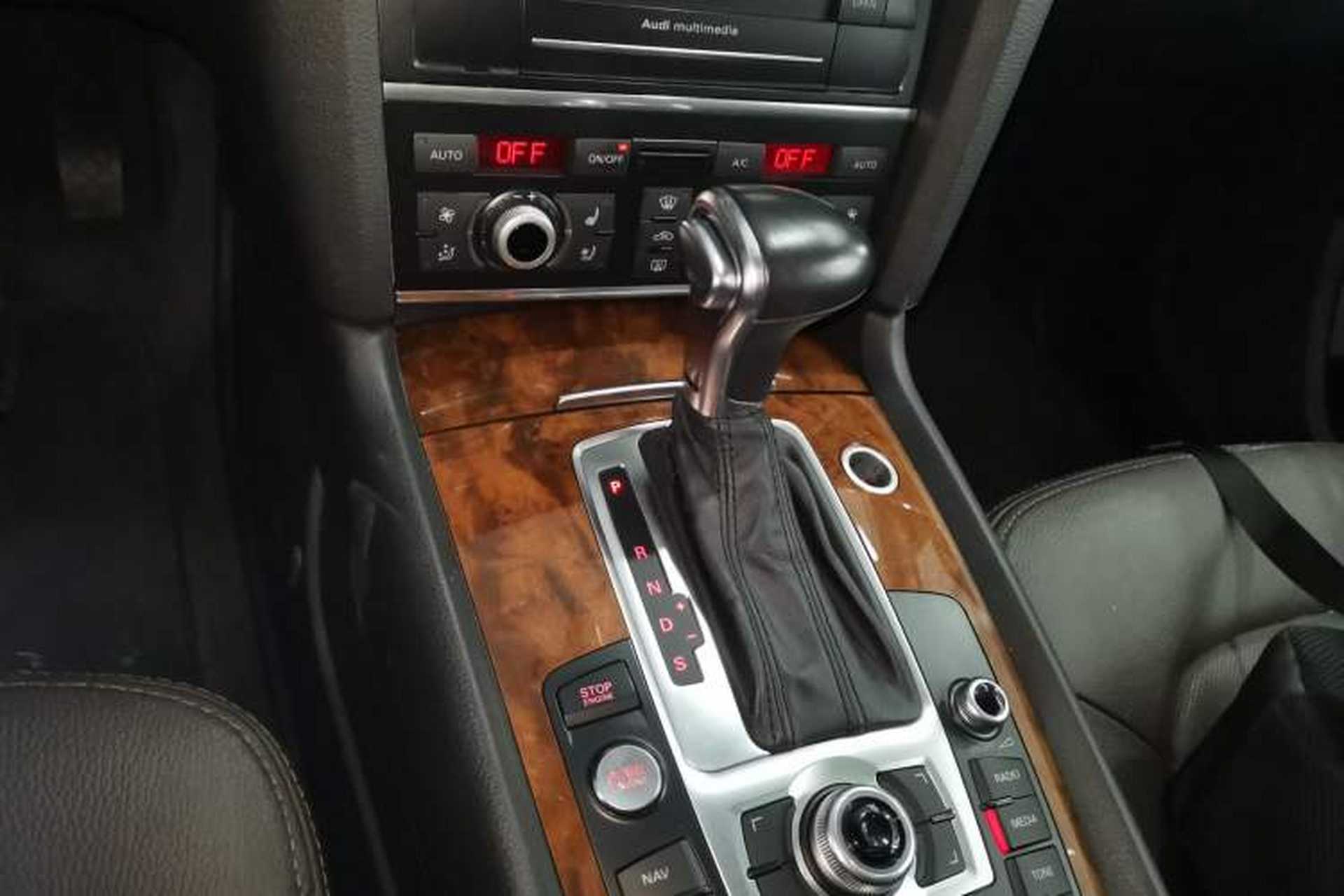 Used Audi Q7 2015 35 TFSI Ambition Edition Gear Lever
