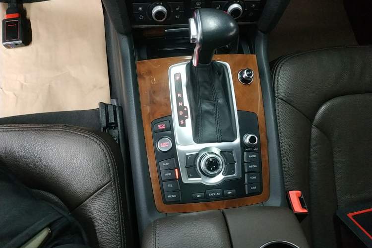 Used Audi Q7 2015 40 TFSI Collector's Edition Gear Lever