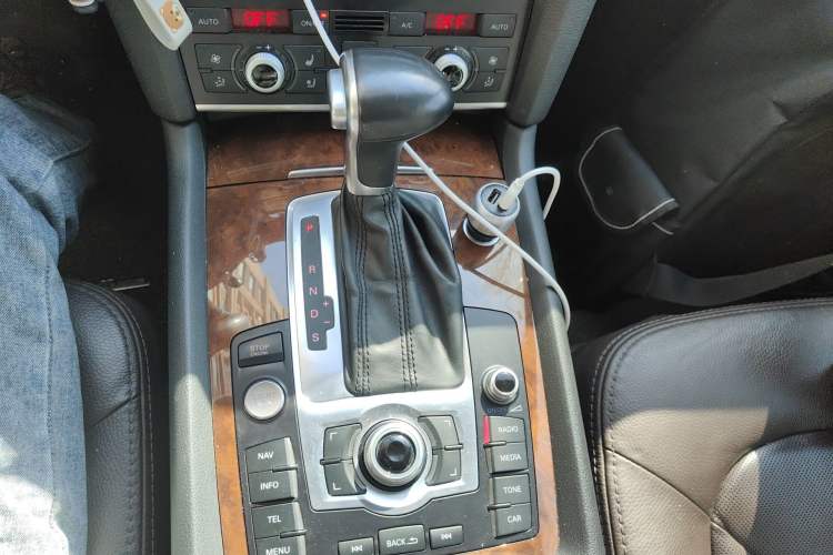 Used Audi Q7 2015 35 TFSI Ambition Edition Gear Lever