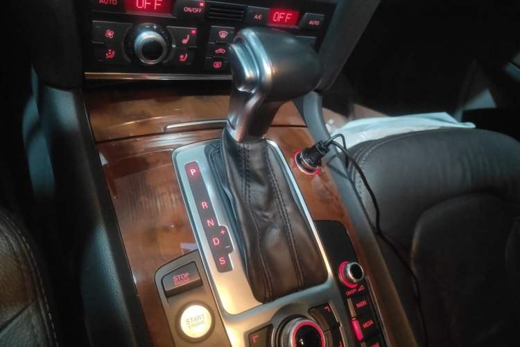 Used Audi Q7 2015 35 TFSI Ambition Edition Gear Lever