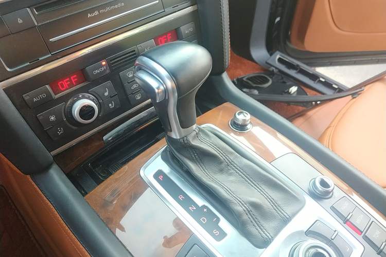 Used Audi Q7 2015 35 TFSI Ambition Edition Gear Lever