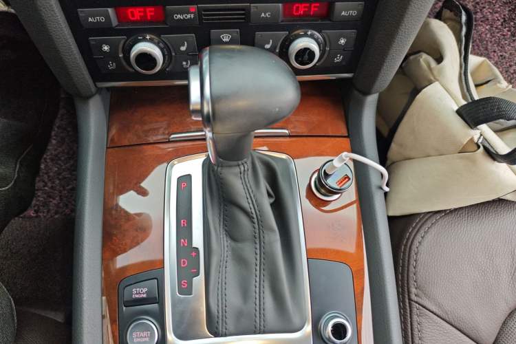 Used Audi Q7 2015 35 TFSI Ambition Edition Gear Lever