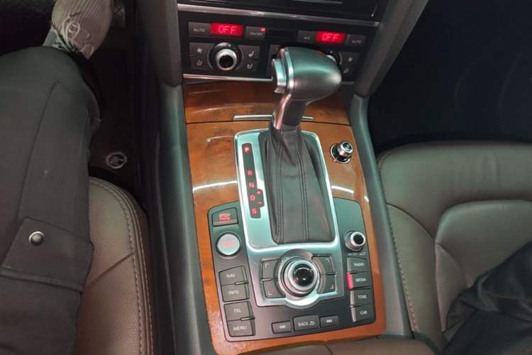 Used Audi Q7 2015 35 TFSI Sport Edition Gear Lever