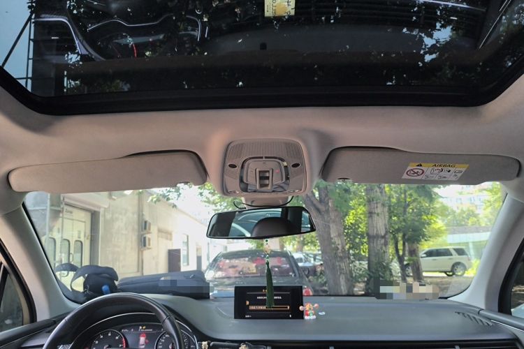 Used Audi Q7  Headliner