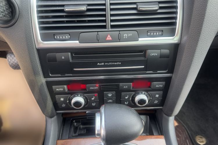 Used Audi Q7 2015 40 TFSI Collector's Edition Interior 4