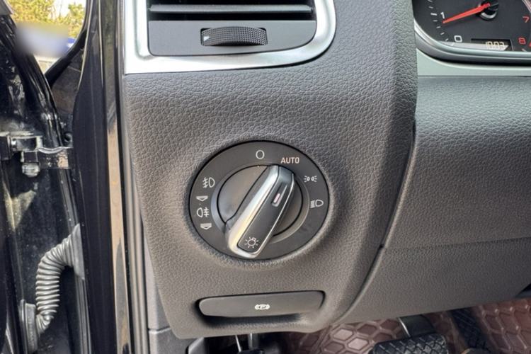 Used Audi Q7 2015 40 TFSI Collector's Edition Interior 9
