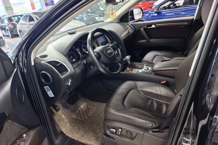 Used Audi Q7 2015 35 TFSI Ambition Edition Left Front Seat