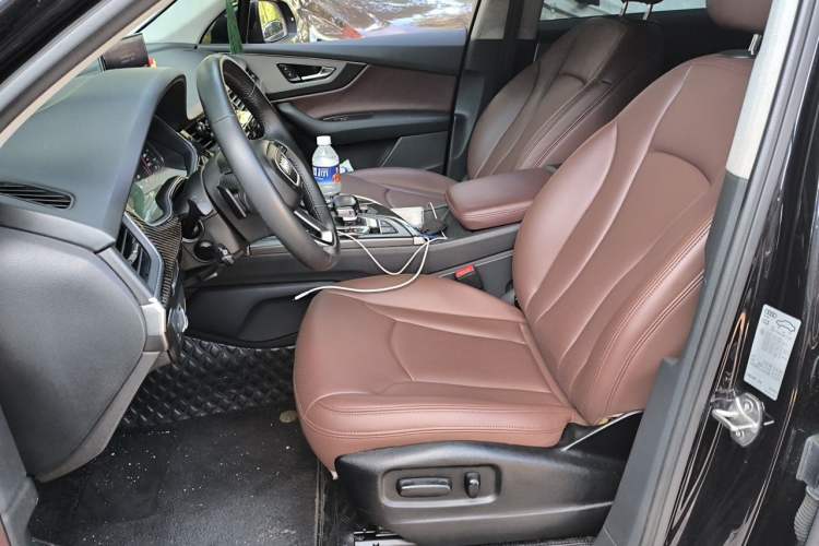 Used Audi Q7  Left Front Seat