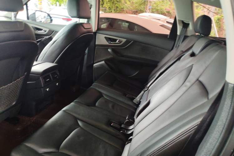 Used Audi Q7 2015 35 TFSI Ambition Edition Left Rear Seat